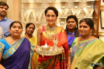 Pragya Jaiswal launches South India Shoping Mall Jewleery Store